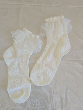 Cream Ruffled Ankle Cable Knit Socks